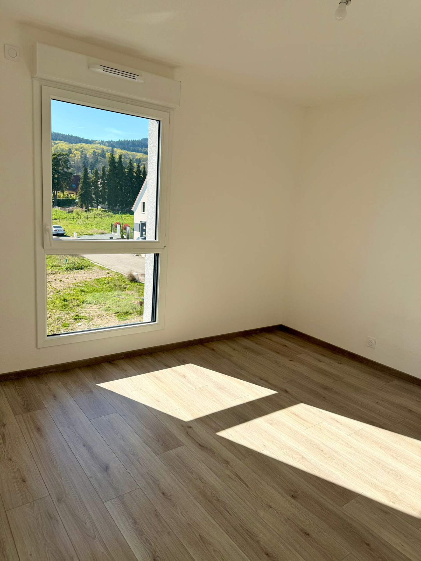 À LOUER   Superbe T2 neuf avec terrasse et garage - Image 3