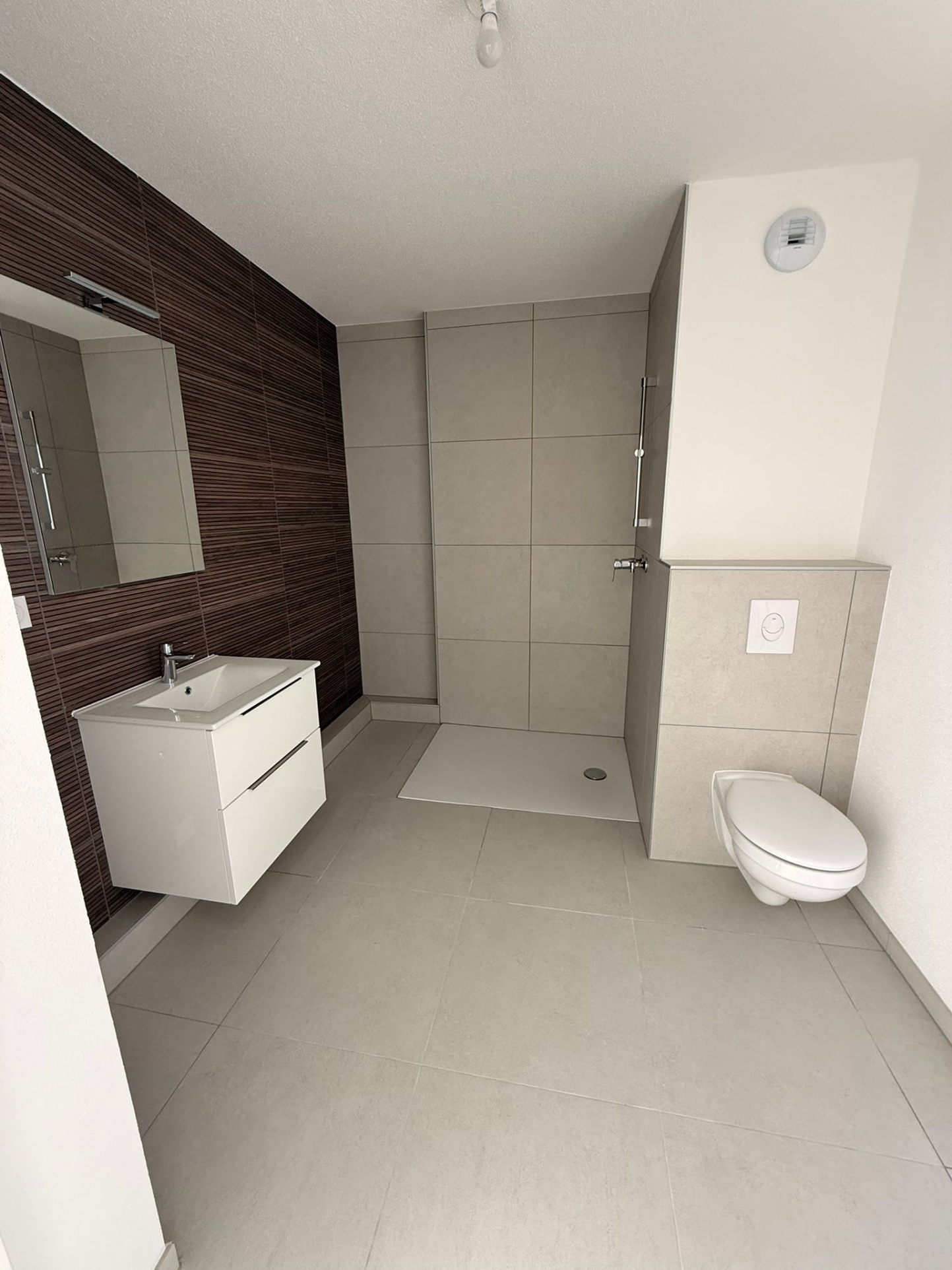 À LOUER   Superbe T2 neuf avec terrasse et garage - Image 4