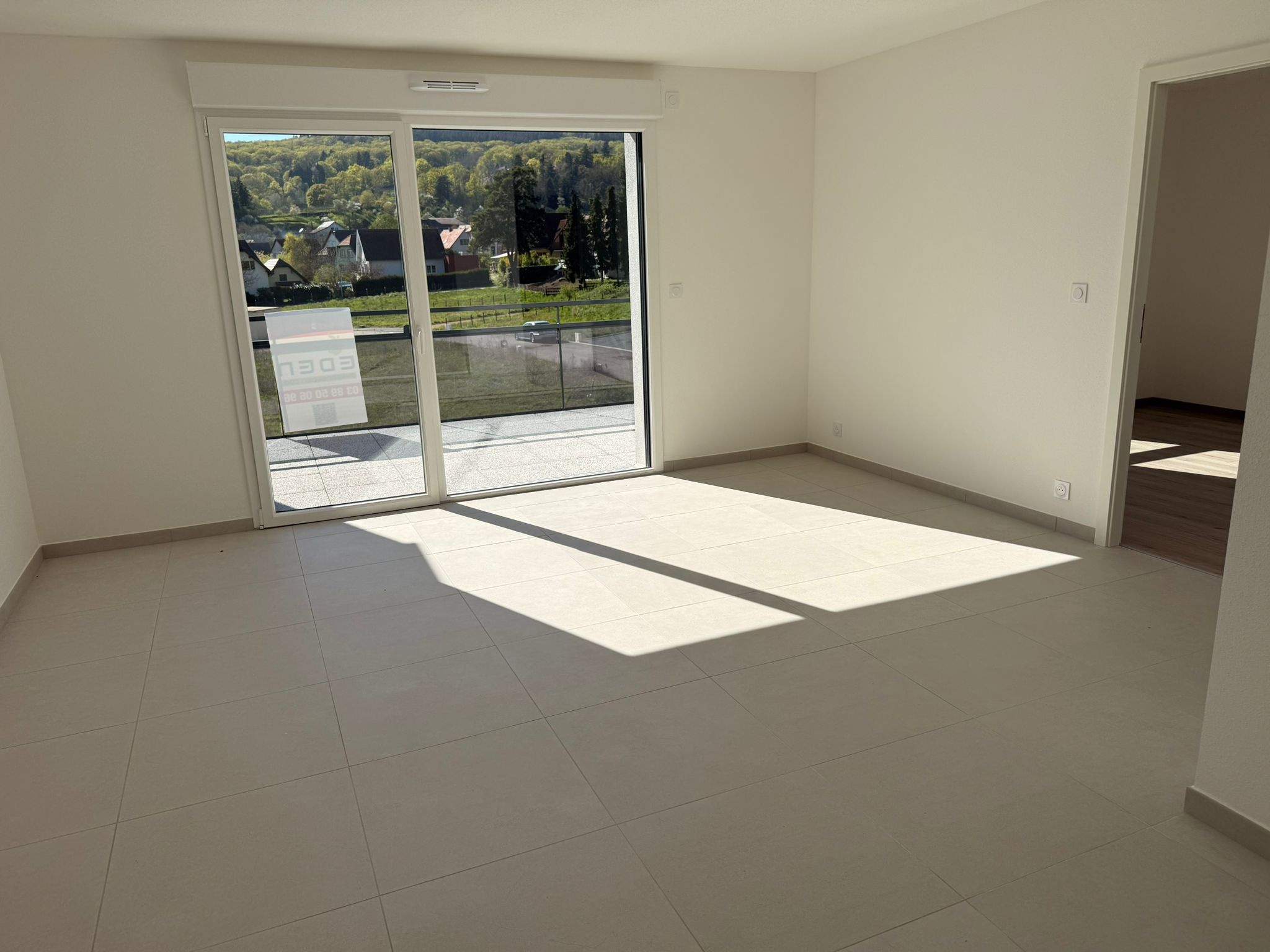 À LOUER   Superbe T2 neuf avec terrasse et garage - Image 2