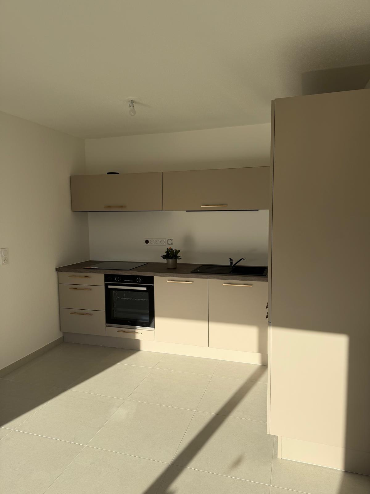 À LOUER   Superbe T2 neuf avec terrasse et garage - Image 3