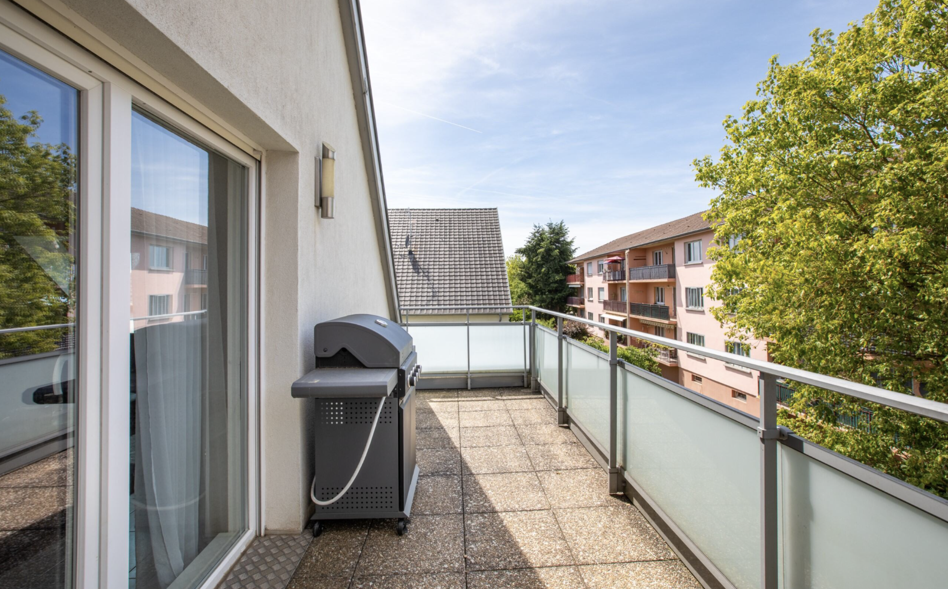 T4 RIXHEIM avec terrasse, garage double et place de parking - Image 9