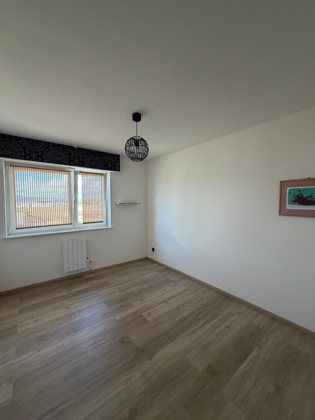 Bel appartement 3 pièces de 90 m2 avec balcon et garage - Image 4