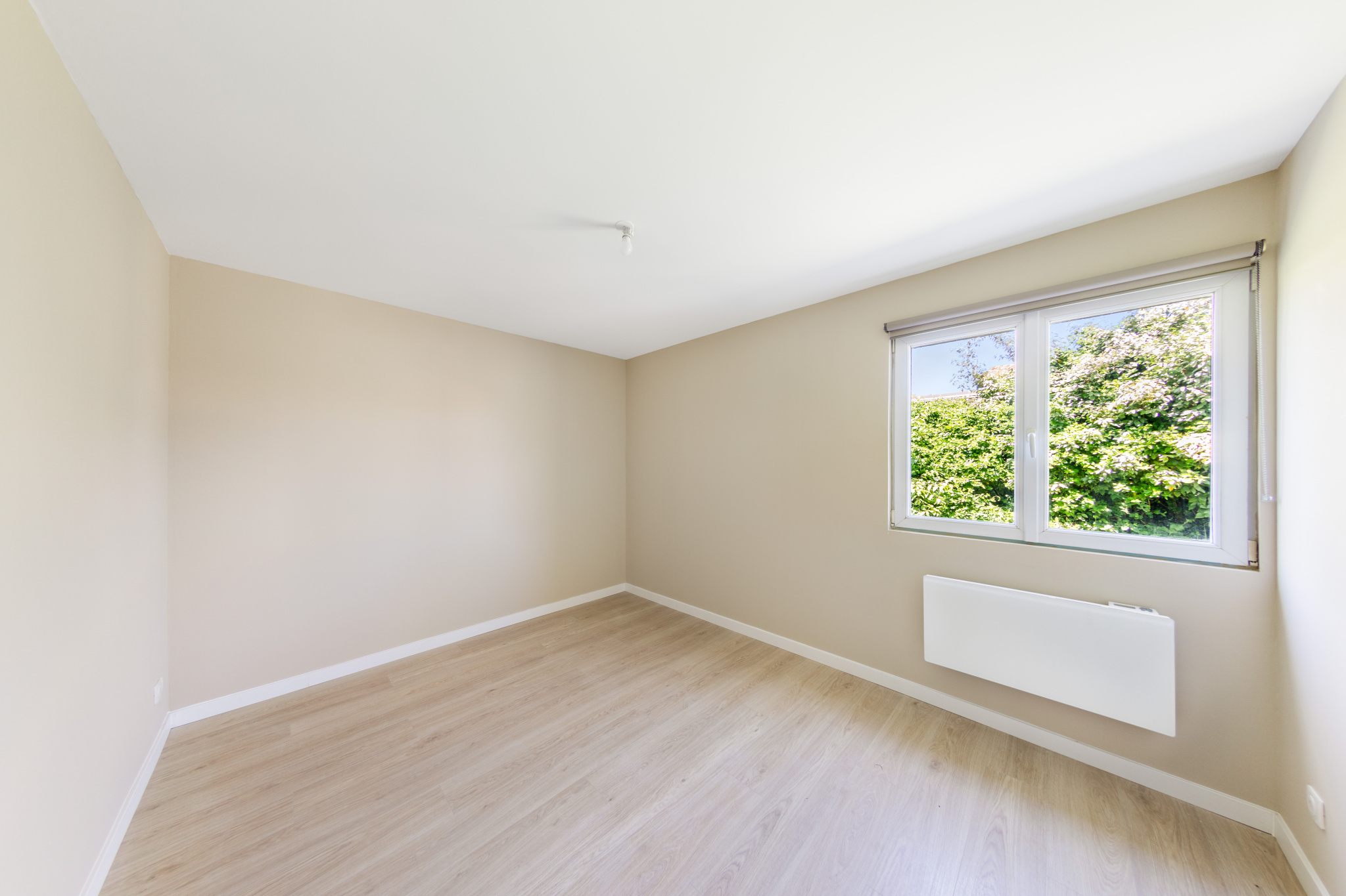 Plain pied 102m2 LANDSER avec terrasse et jardin - Image 6
